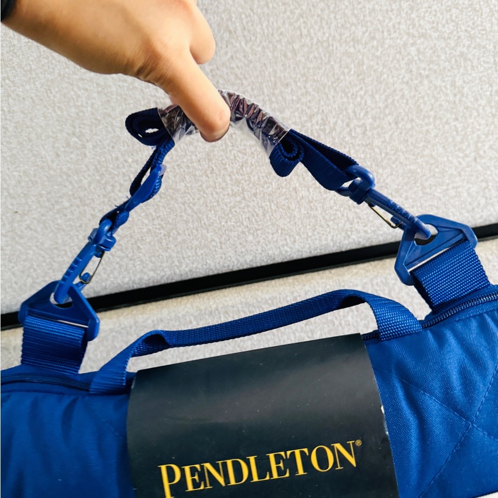 Pendleton outdoor packable blanket - Picture 4 of 6